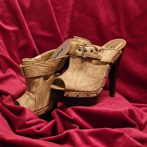 Qupid Slip On Tan Peephole Heels.